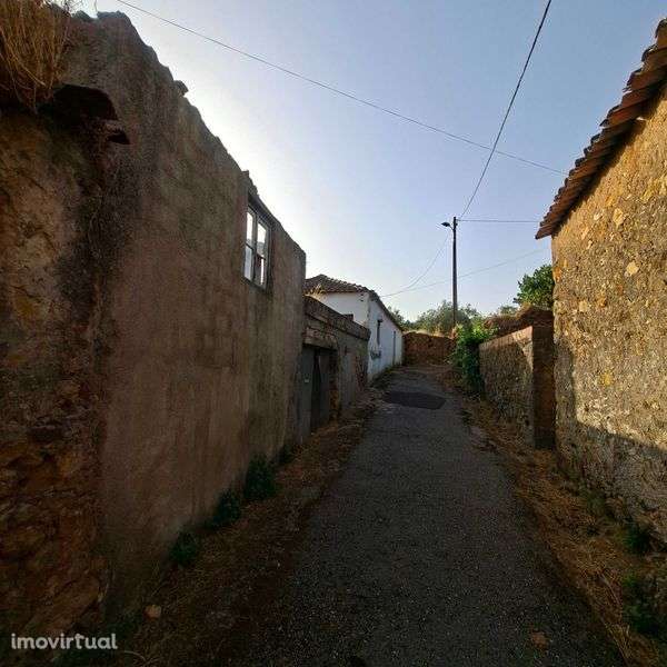 Vende-se terreno com 1250m2 e casa antiga em ruinas - Grande imagem: 2/11
