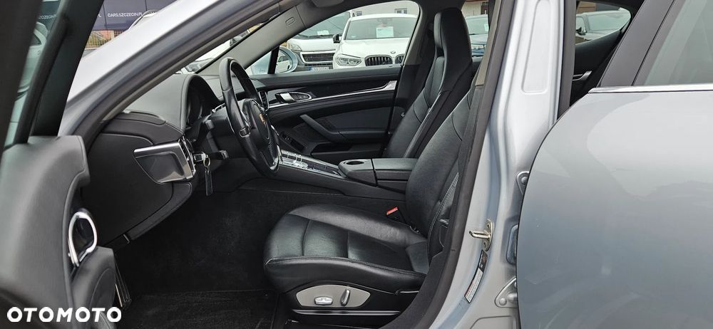 Porsche Panamera - 26