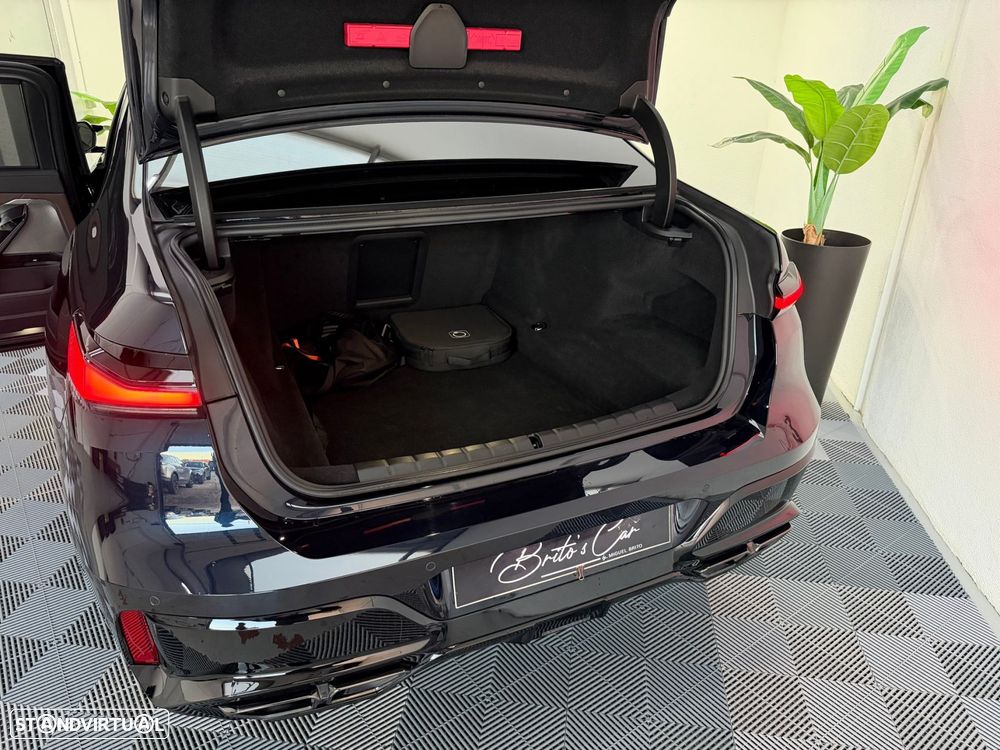 BMW 760 M760e xDrive - 38