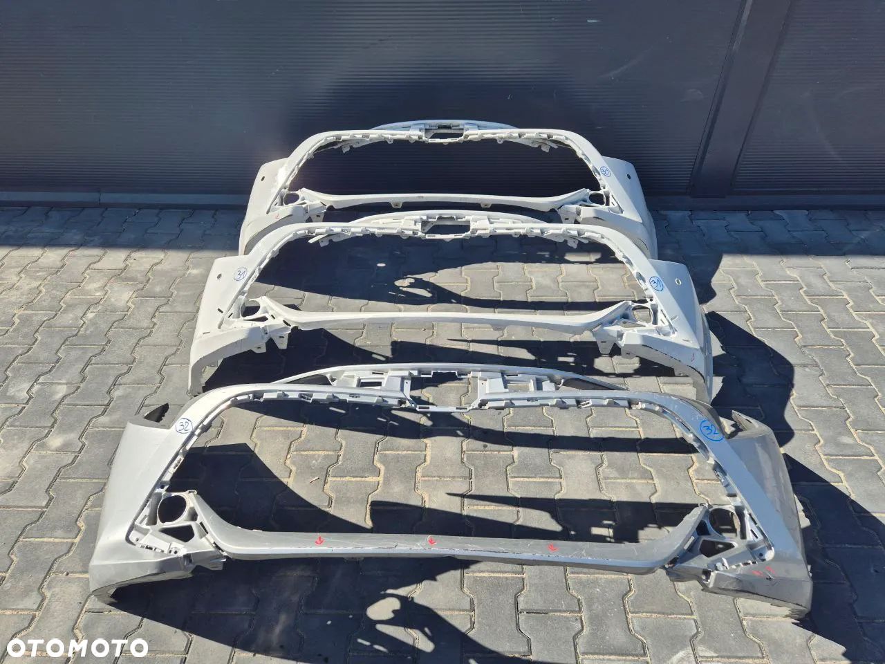TOYOTA COROLLA E21 HB / KOMBI ZDERZAK PRZEDNI (dostępne 3 zderzaki) - 1