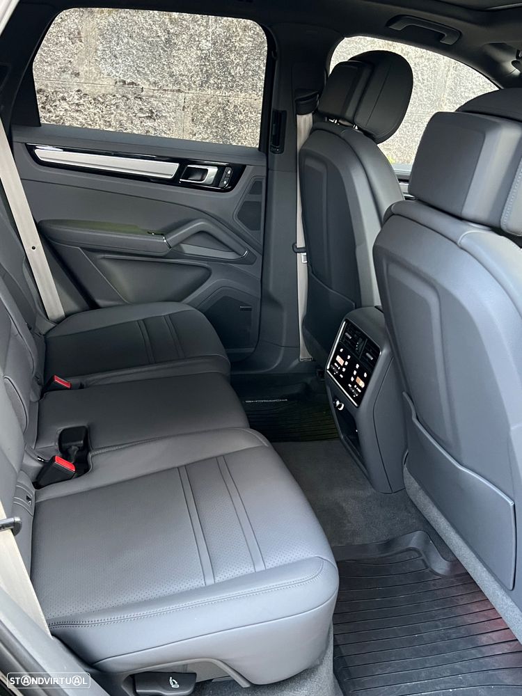 Porsche Cayenne E-Hybrid - 9