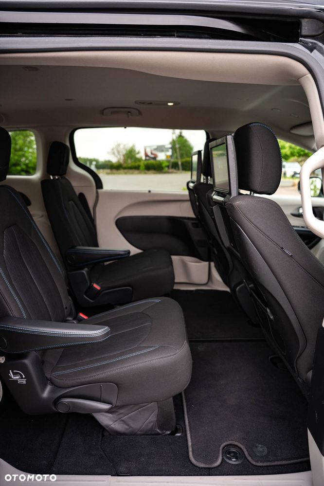 Chrysler Pacifica - 28