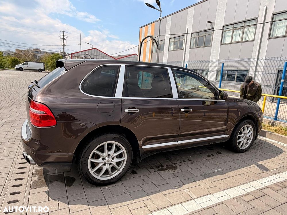 Porsche Cayenne - 2