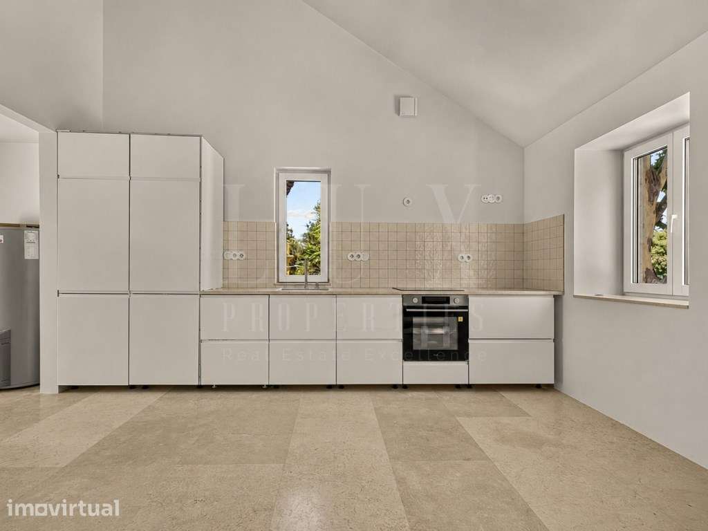MORADIA GEMINADA DE CHARME TOTALMENTE RENOVADA NO CENTRO DE AZEITÃO - Grande imagem: 3/43