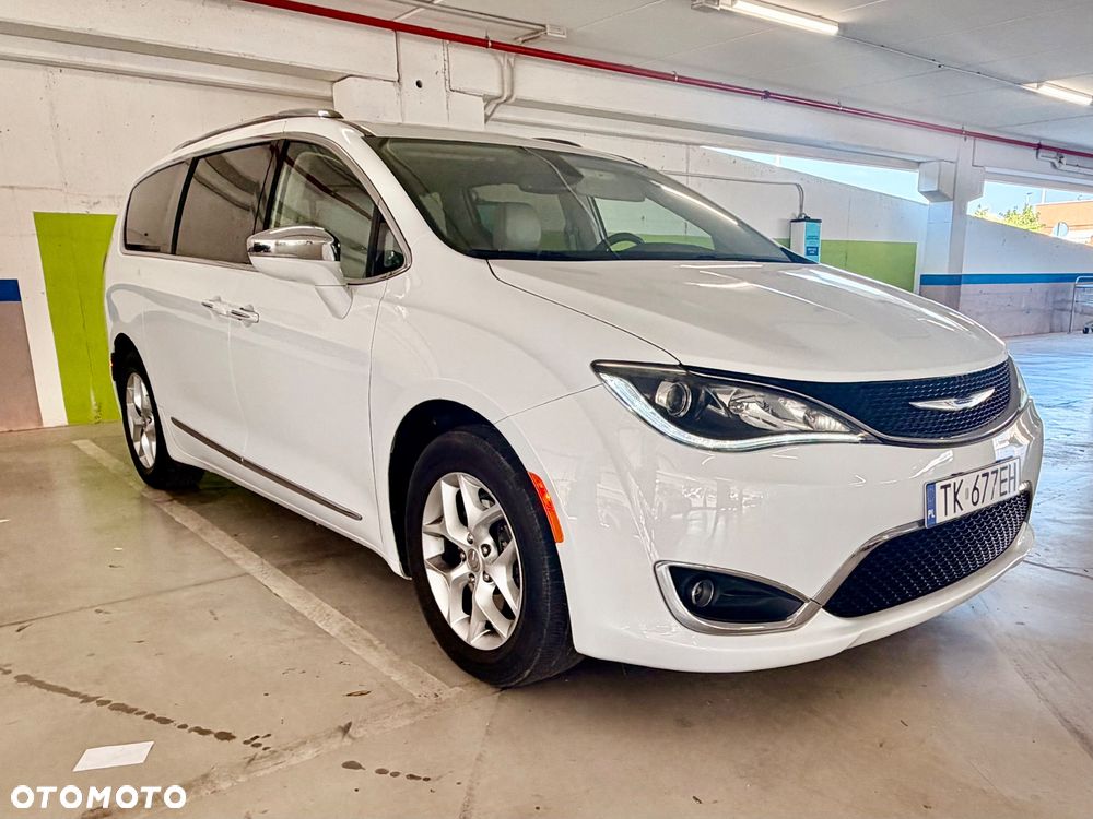 Chrysler Pacifica - 1