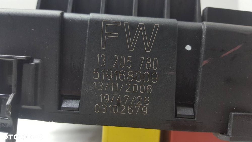 BSI SKRZYNKA BEZPIECZNIKÓW VECTRA C 13205780 EU - 5