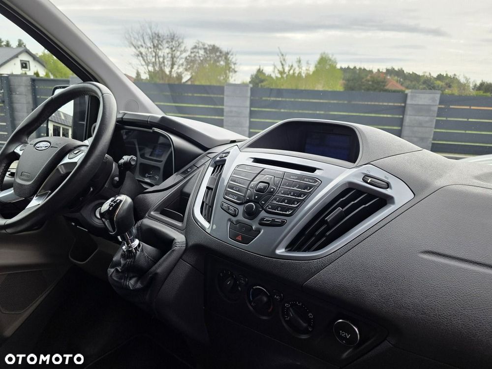 Ford Tourneo Custom - 34