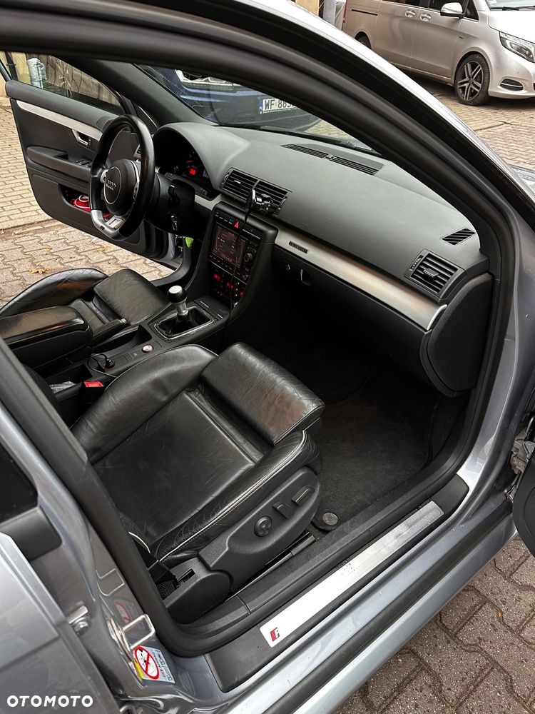 Audi RS4 Avant - 14
