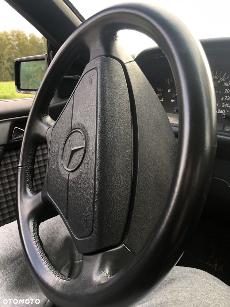 Mercedes-Benz W124 (1984-1993) - 28