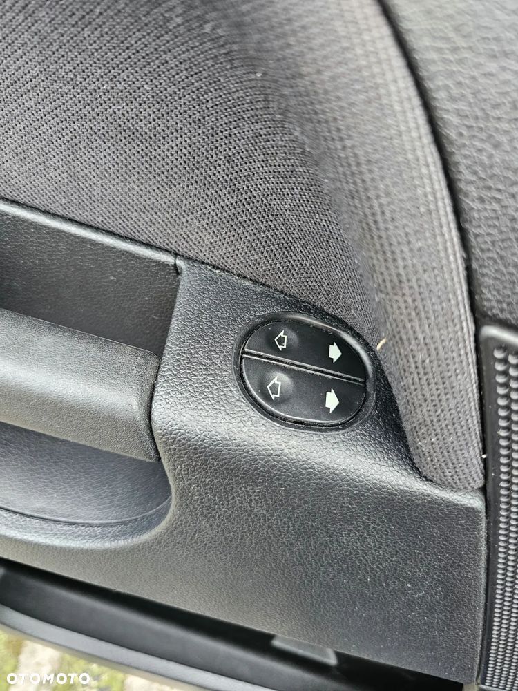 Ford Fiesta 1.4 Ambiente - 25