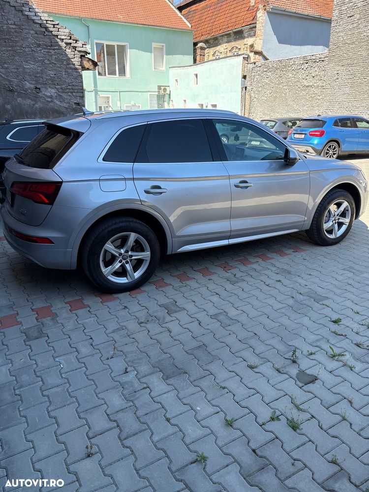 Audi Q5 2.0 40 TDI quattro S tronic Design - 4