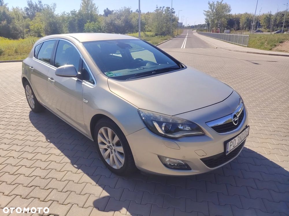 Opel Astra 1.6 T Cosmo - 4