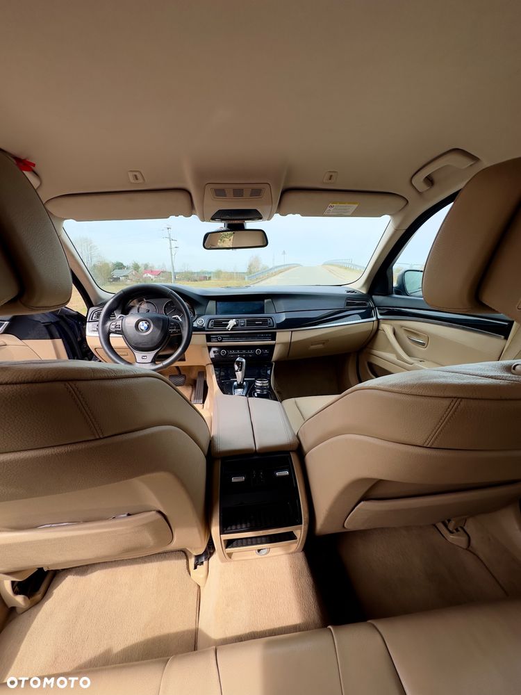 BMW Seria 5 525d - 11
