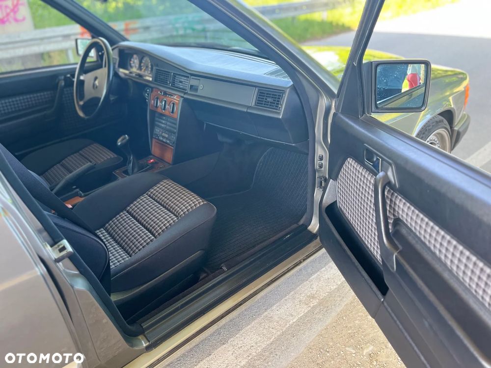 Mercedes-Benz W201 (190) - 14