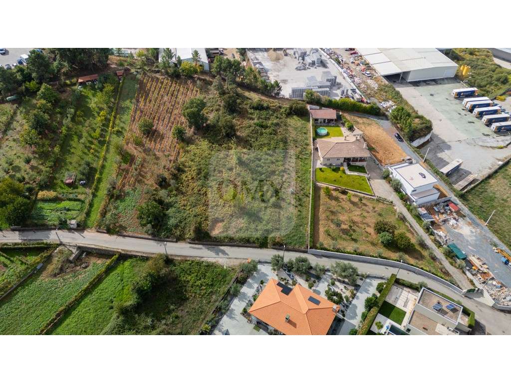 Três Terrenos Contíguos c/ Licença de Construção p/ 4 Moradias - Grande imagem: 4/28