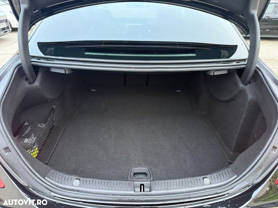 Mercedes-Benz E - 12