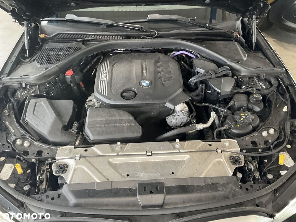 BMW Seria 3 318d mHEV - 13