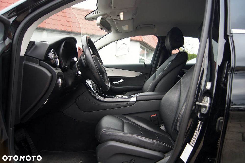 Mercedes-Benz GLC 220 d Coupe 4Matic 9G-TRONIC AMG Line - 23
