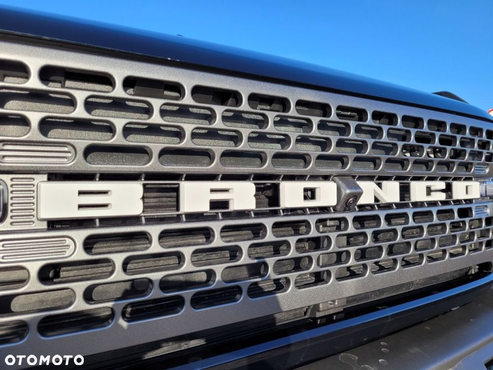 Ford Bronco - 11