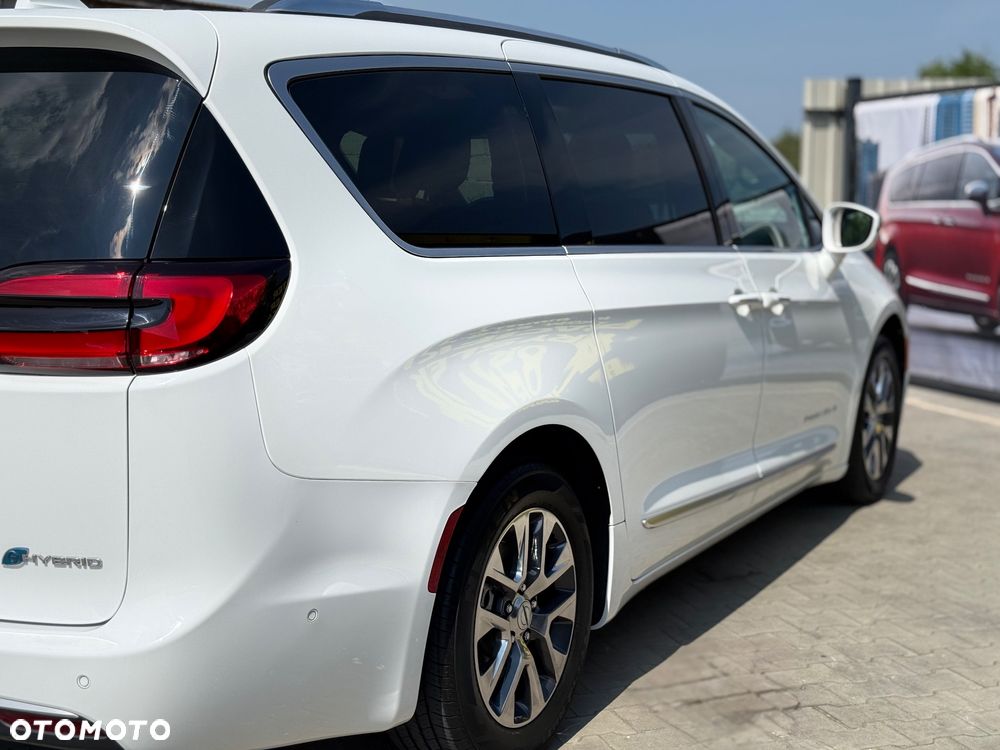 Chrysler Pacifica - 15
