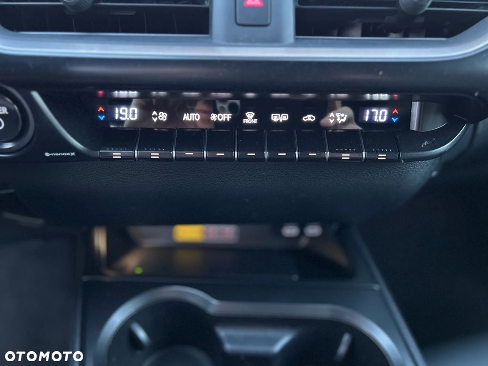 Lexus UX 300h F Sport Design - 25