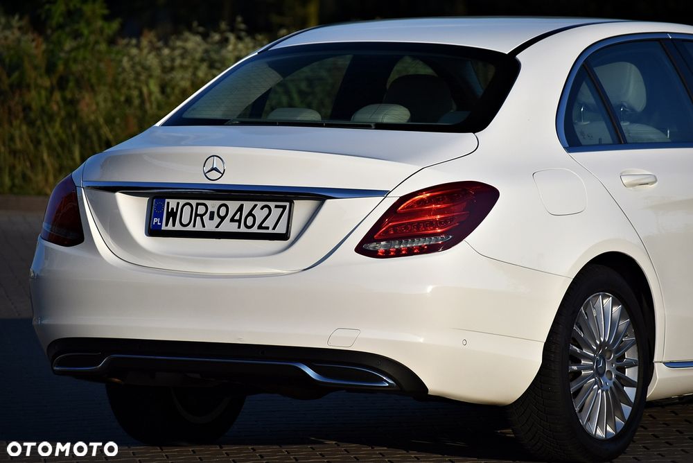 Mercedes-Benz Klasa C 180 9G-TRONIC Exclusive - 25