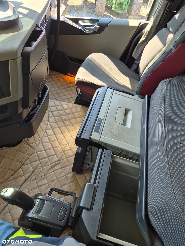 Volvo FH Low deck , mega . - 11