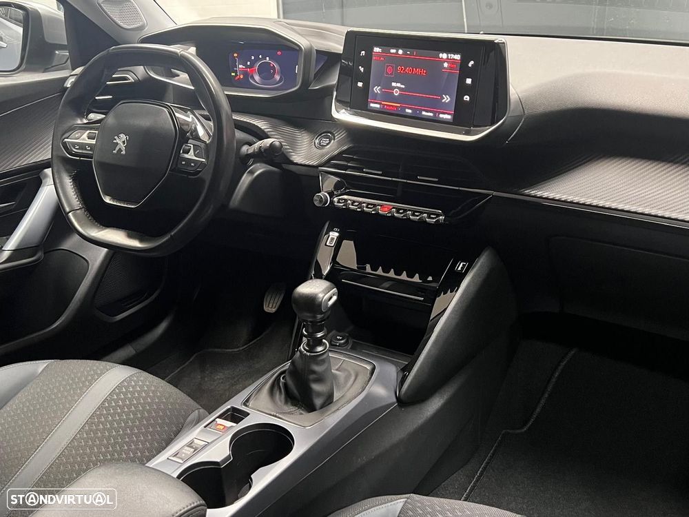 Peugeot 2008 1.2 PureTech Allure — fotografia 3