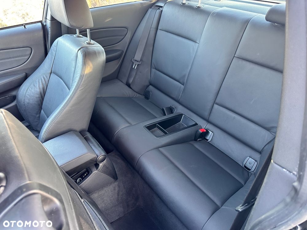 BMW Seria 1 123d DPF - 32