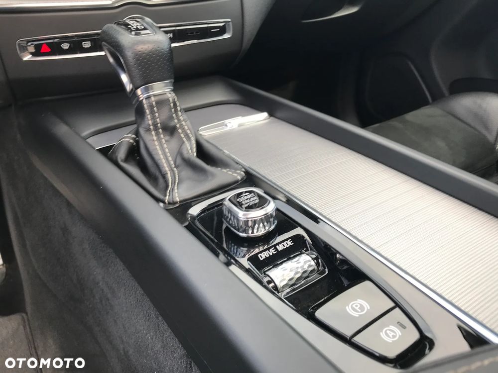 Volvo XC 60 T4 R-Design - 34