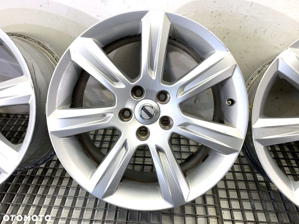 FELGI ALUMINIOWE KOMPLET 17'' 8J 5X108 63,3 ET 42  VOLVO XC90 I (275) 2002 - 2015 T6 AWD 200 kW [272 - 4