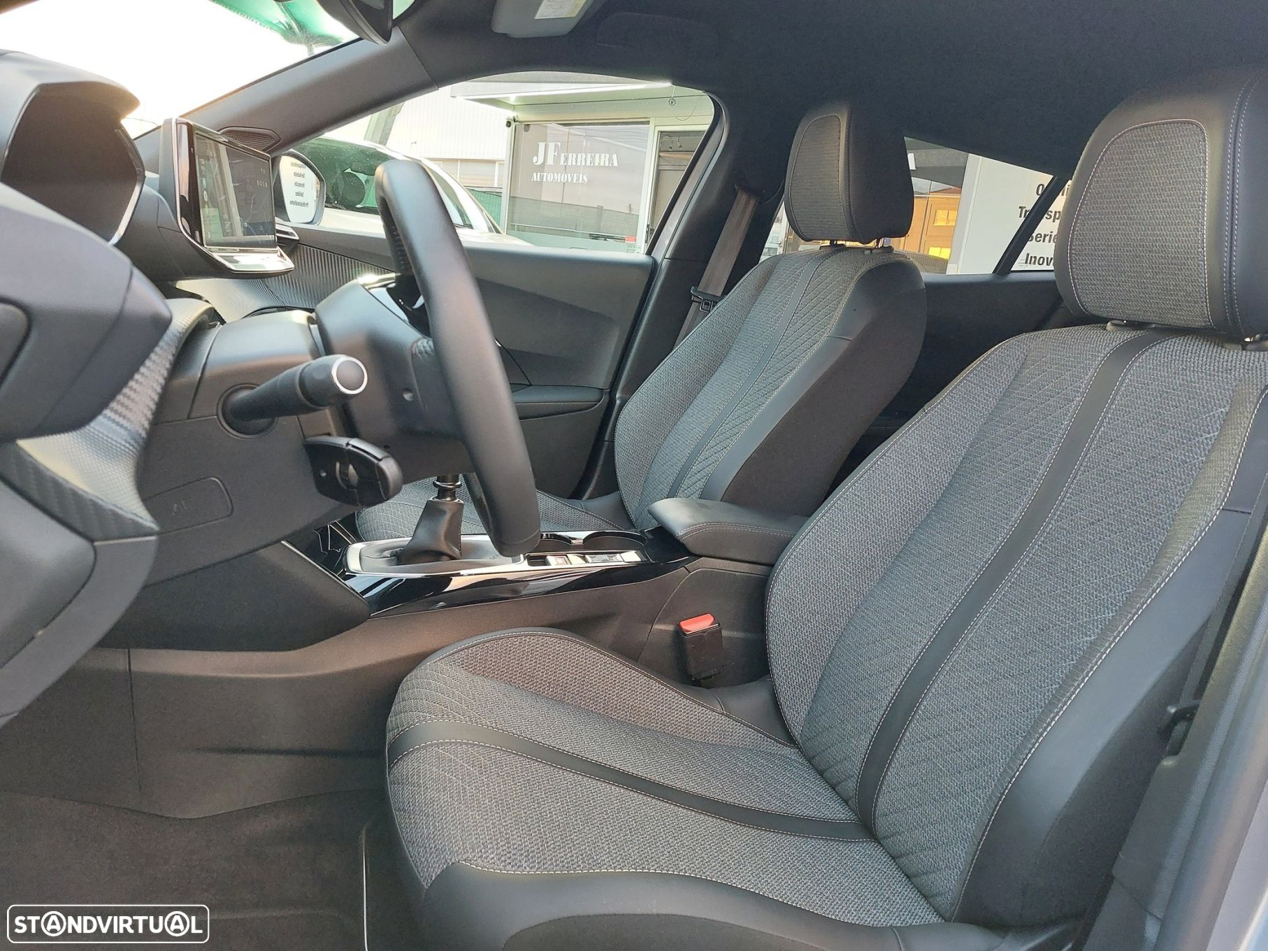 Peugeot 2008 1.2 PureTech Allure - 12