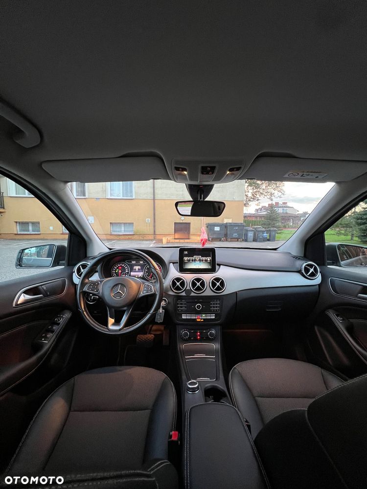Mercedes-Benz Klasa B 180 7G-DCT Urban - 34