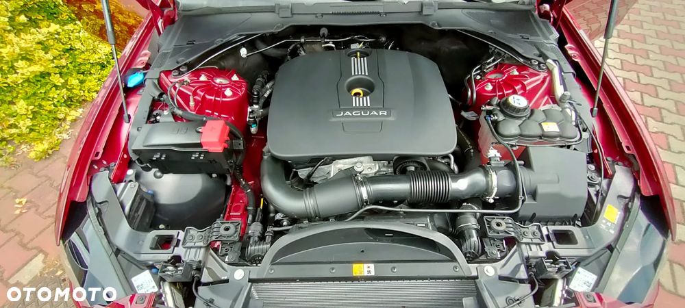 Jaguar XE 2.0 T R-Sport - 19