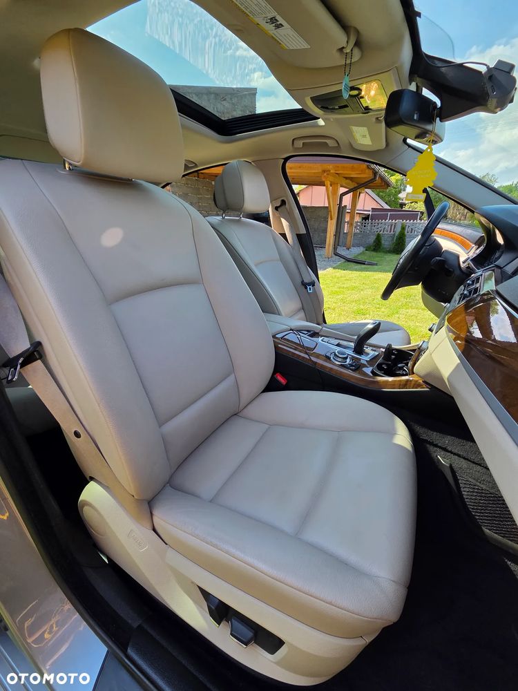 BMW Seria 5 528i Luxury Line - 17