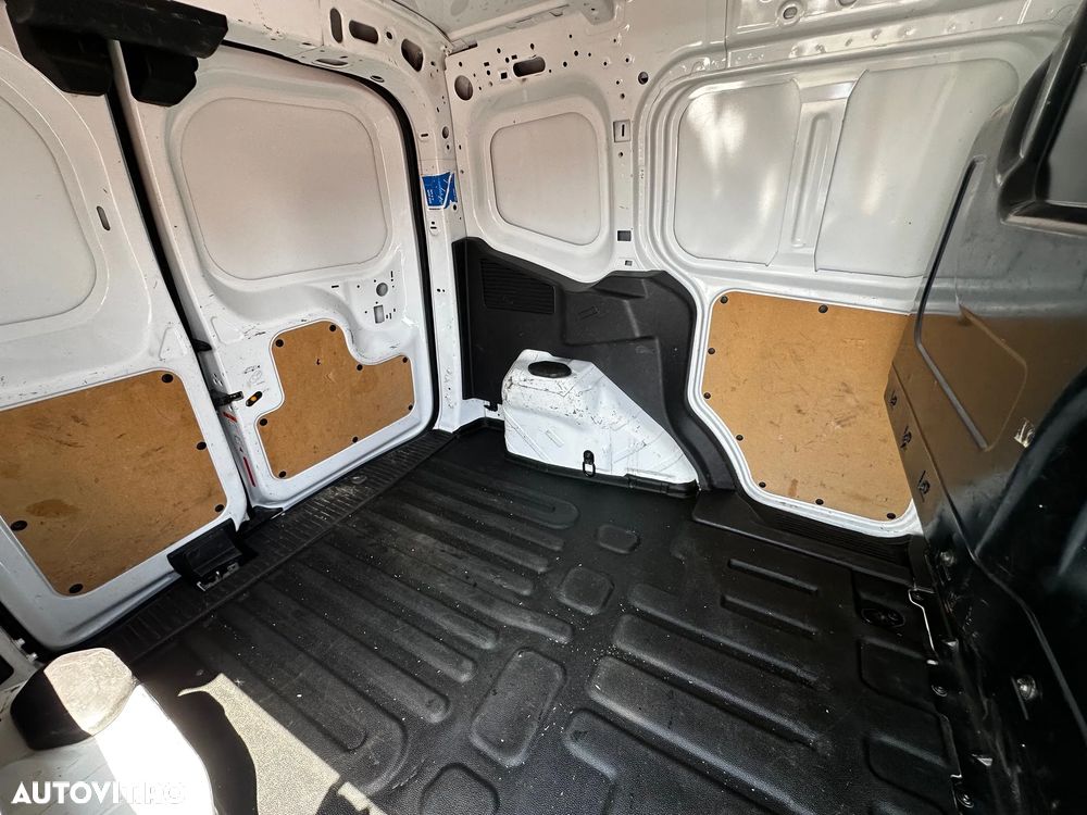 Ford Courier - 11