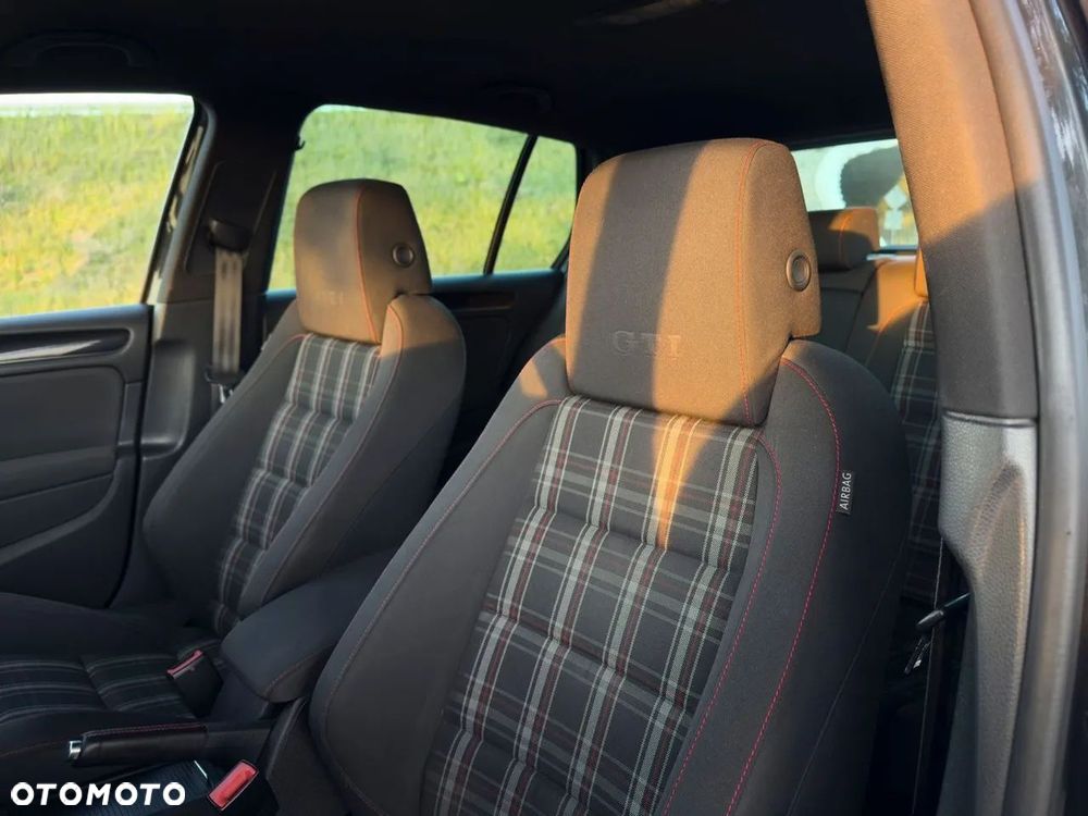 Volkswagen Golf ver-vi-2-0-tsi-gti - 16