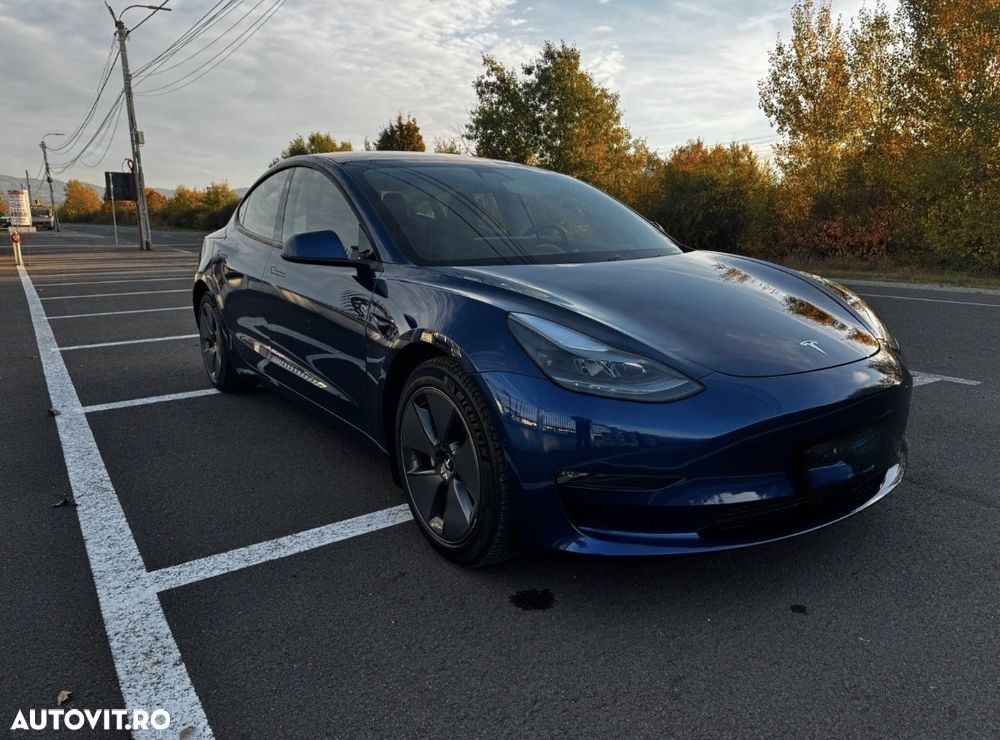 Tesla Model 3 - 1