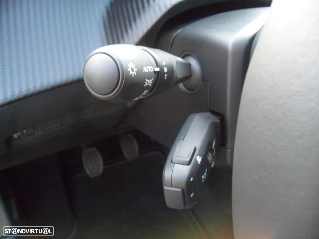 Peugeot 2008 1.2 PureTech Allure Pack - 16