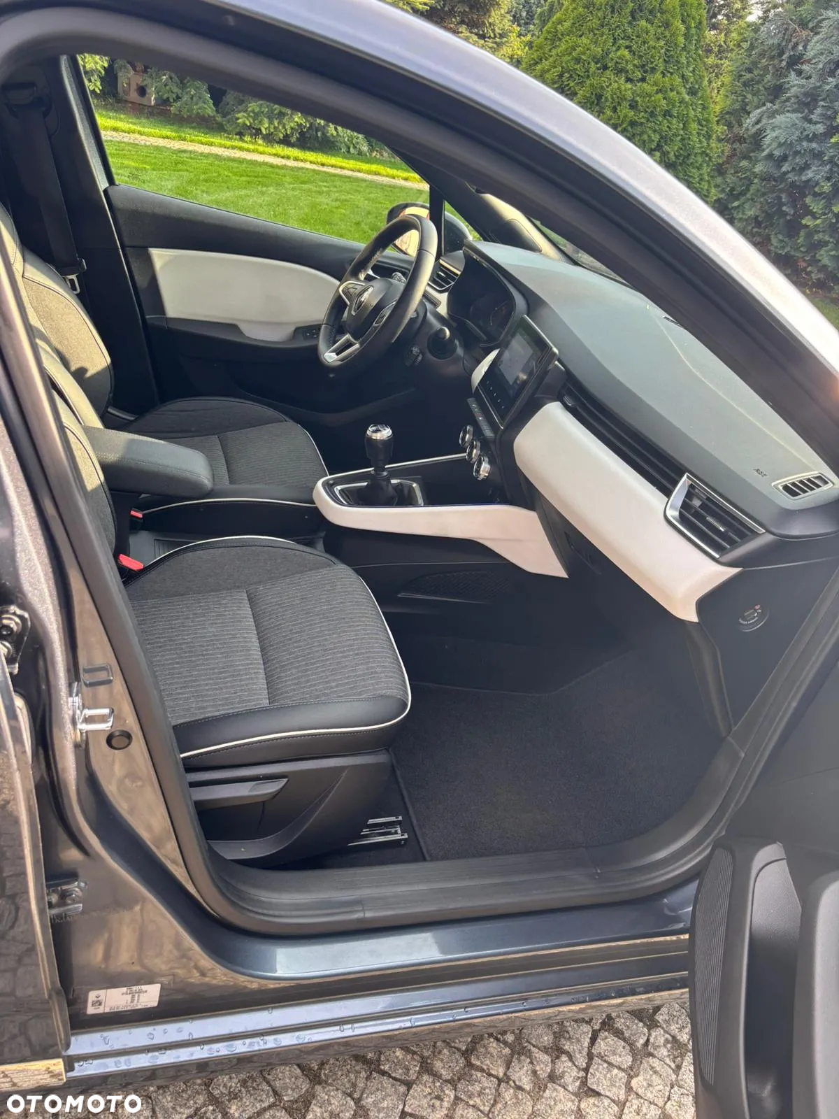 Renault Clio TCe 100 INTENS - 10