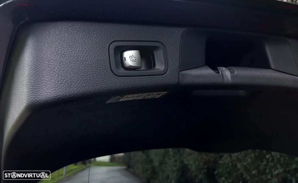 Mercedes-Benz C 300 h AMG Line - 32