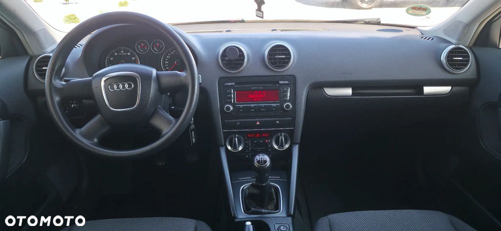 Audi A3 Sportback 1.6 Ambiente - 19
