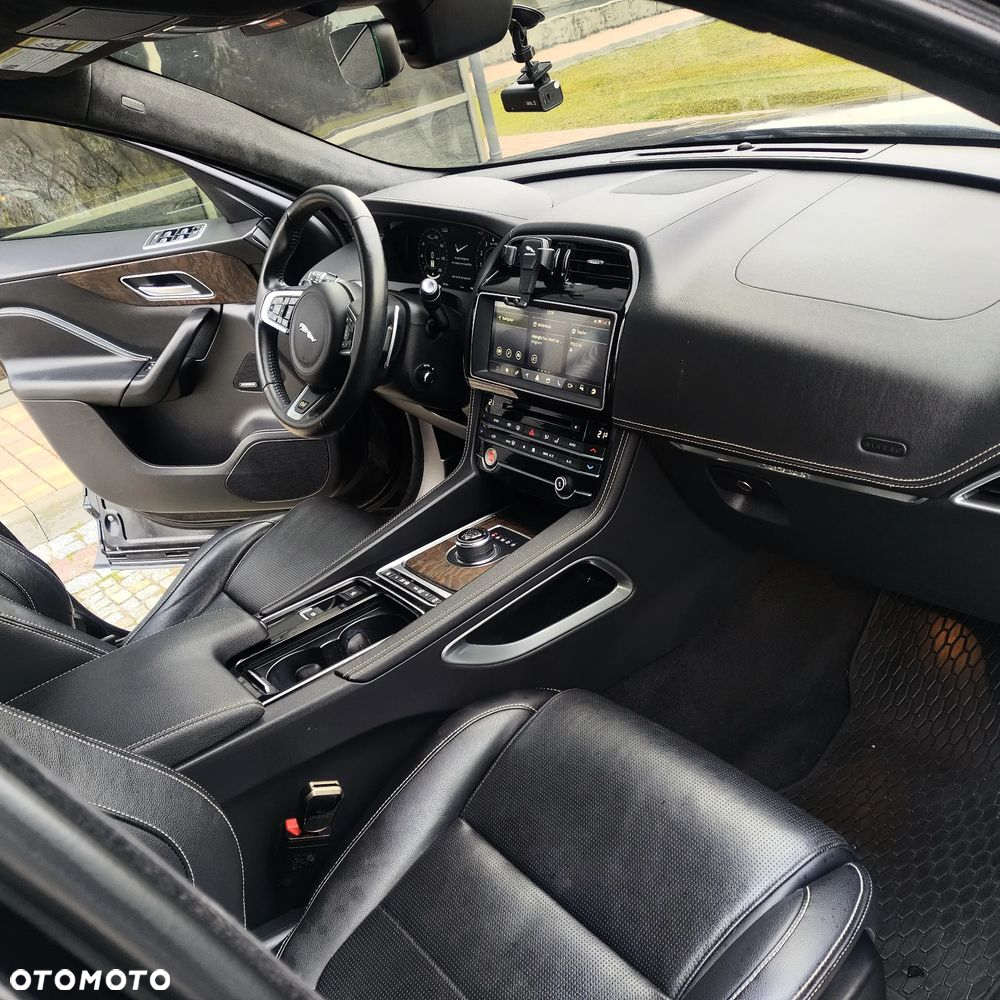 Jaguar F-Pace S AWD - 22