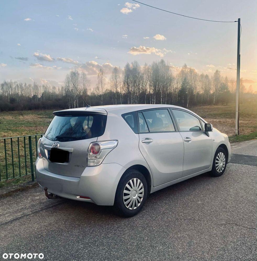 Toyota Verso 2.0 D-4D Sol - 4