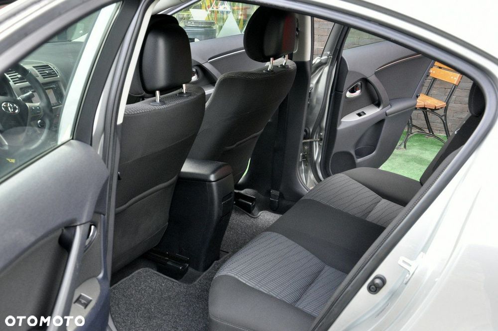 Toyota Avensis 1.8 Active - 21