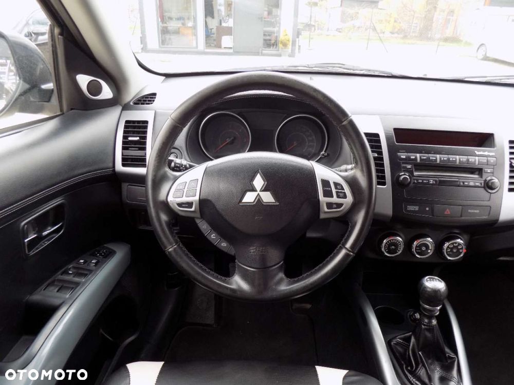 Mitsubishi Outlander - 6