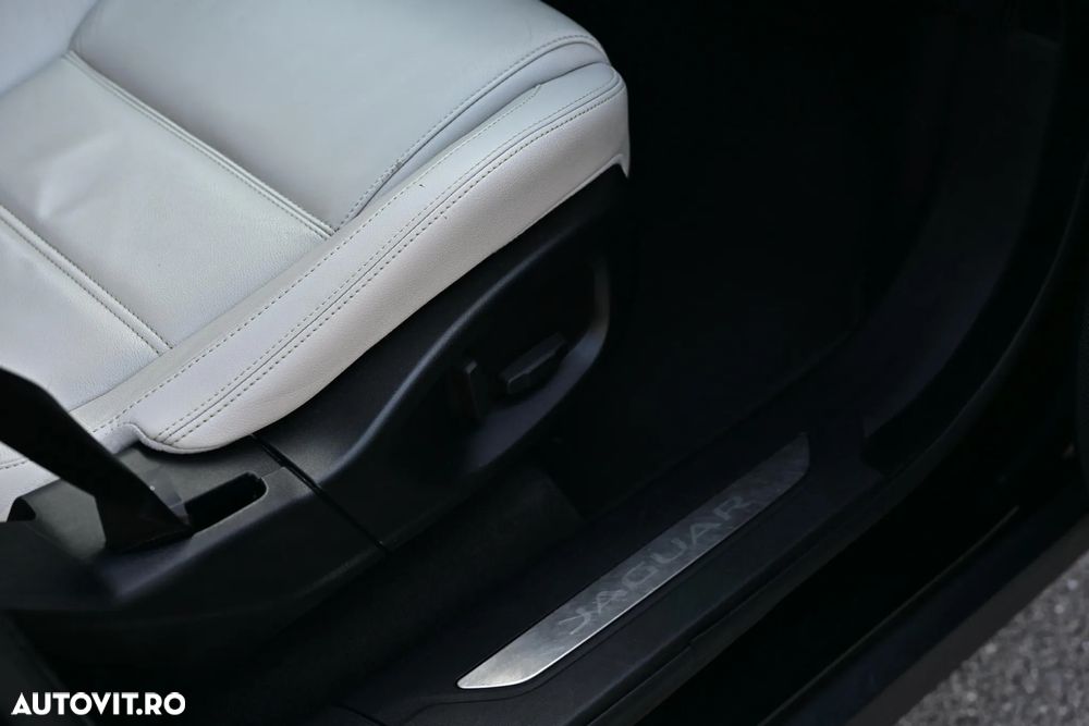 Jaguar F-Pace 20d AWD R-Sport - 13