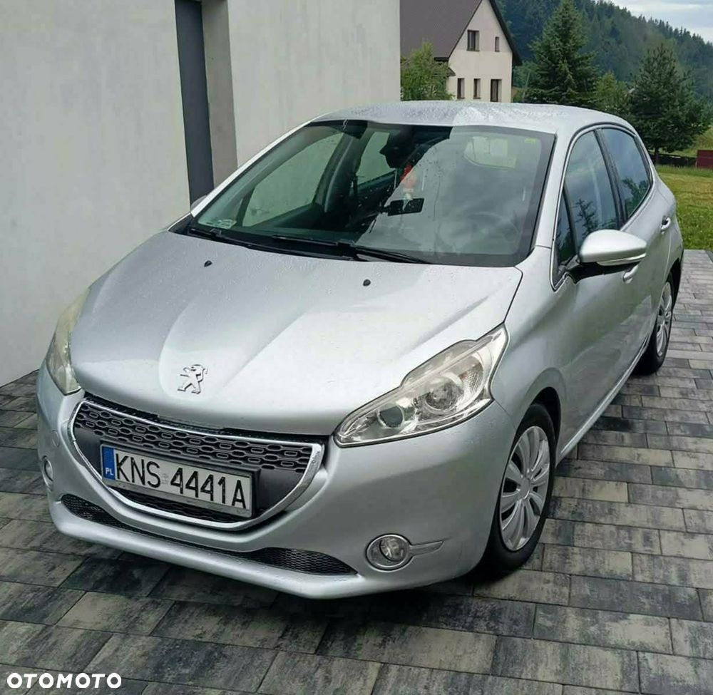 Peugeot 208 - 1