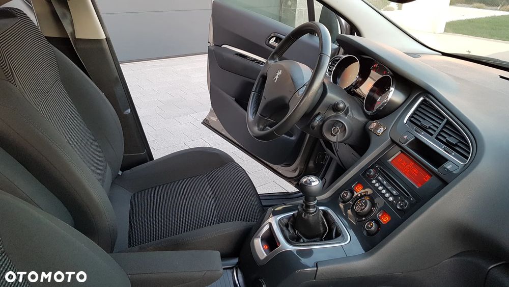 Peugeot 5008 HDI 115 Allure - 21