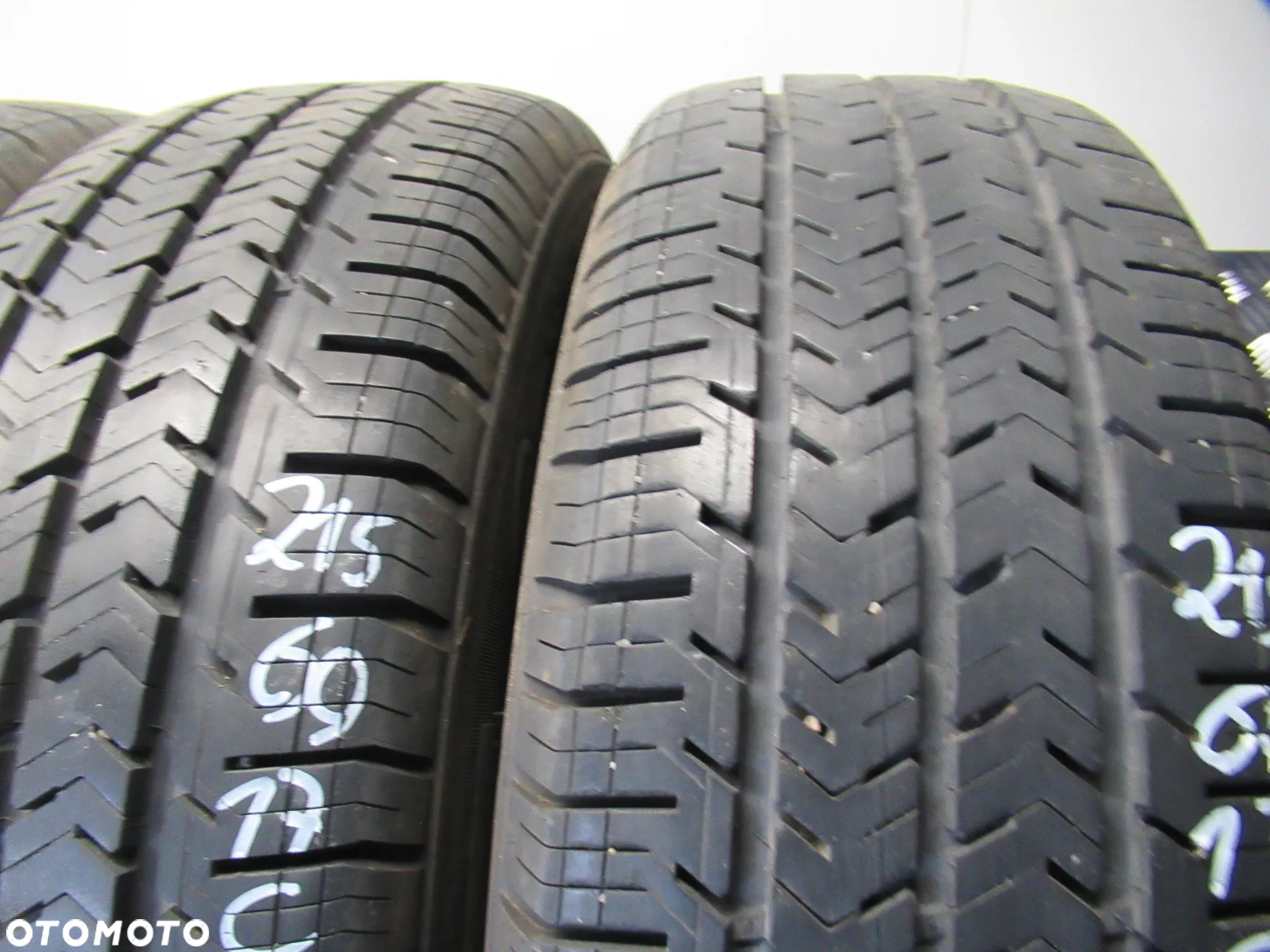 4x Michelin Agilis 215/60/17c  8,3mm - 2